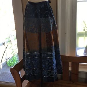 Print/ Sequined Corduroy midi skirt.